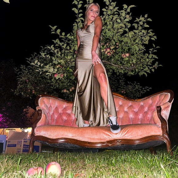 Formal Dress - Picture 2 of 4